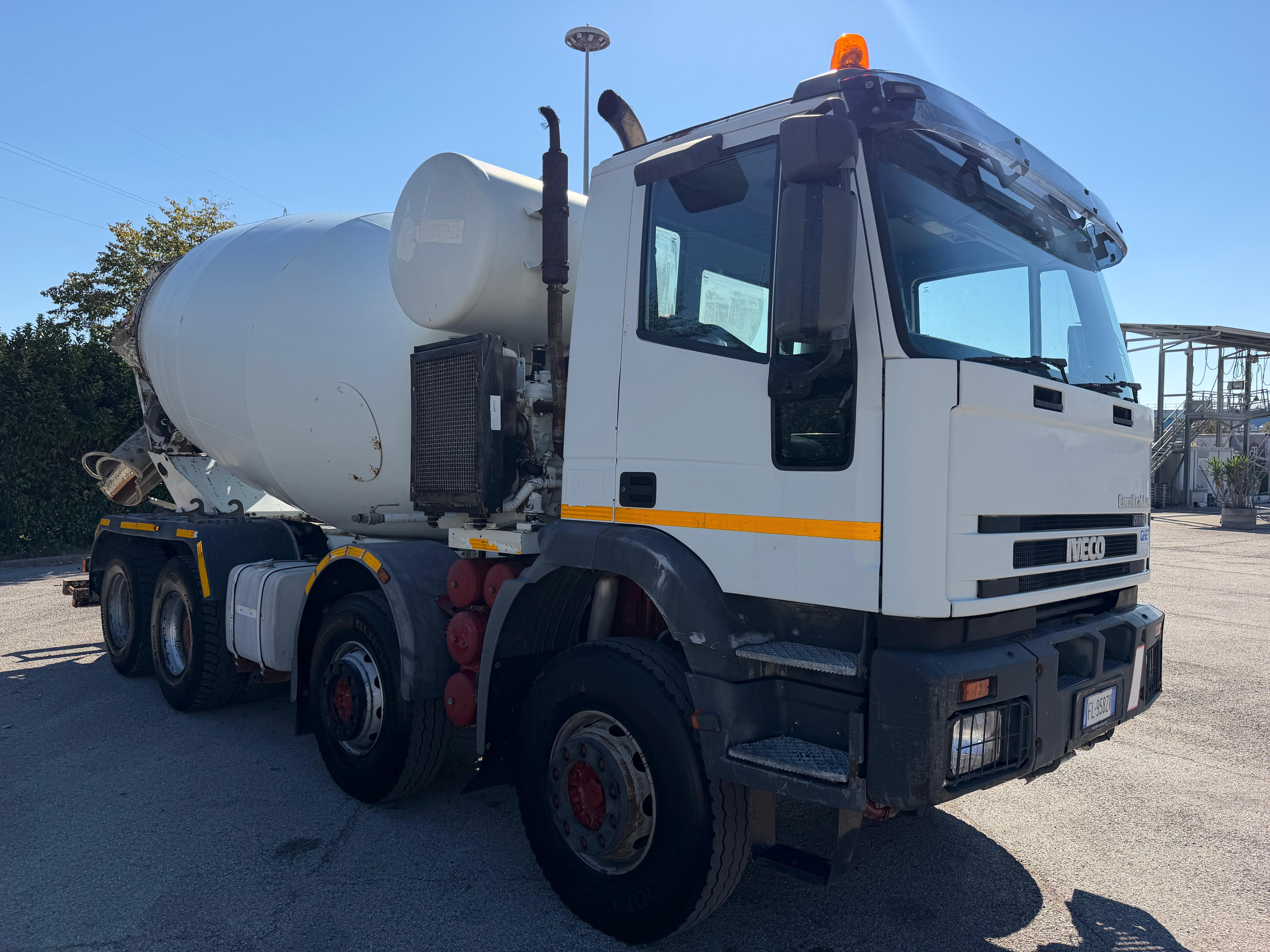 IVECO EUROTRAKKER con betoniera Cifa