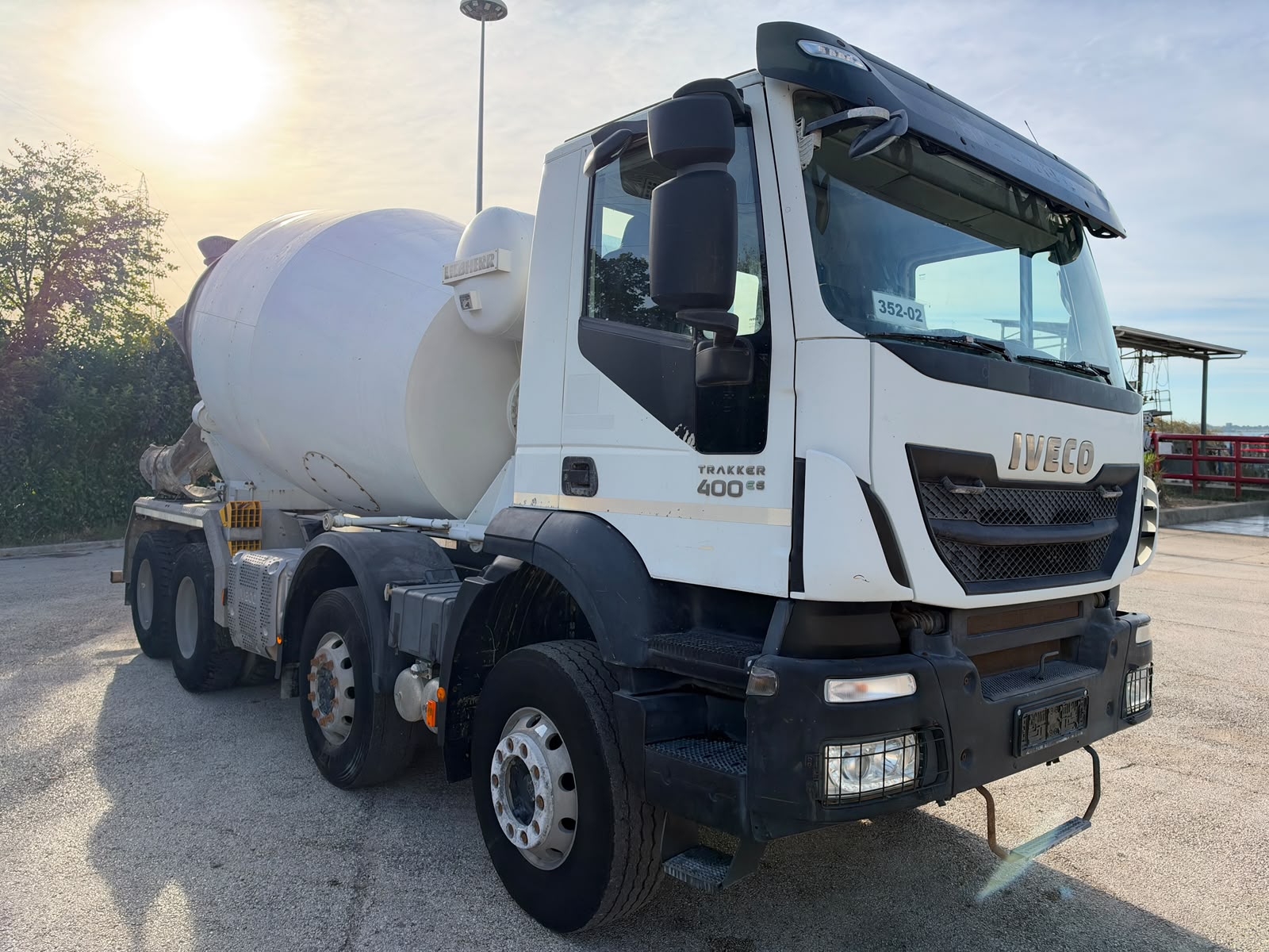 IVECO TRAKKER 400 con betoniera Liebherr