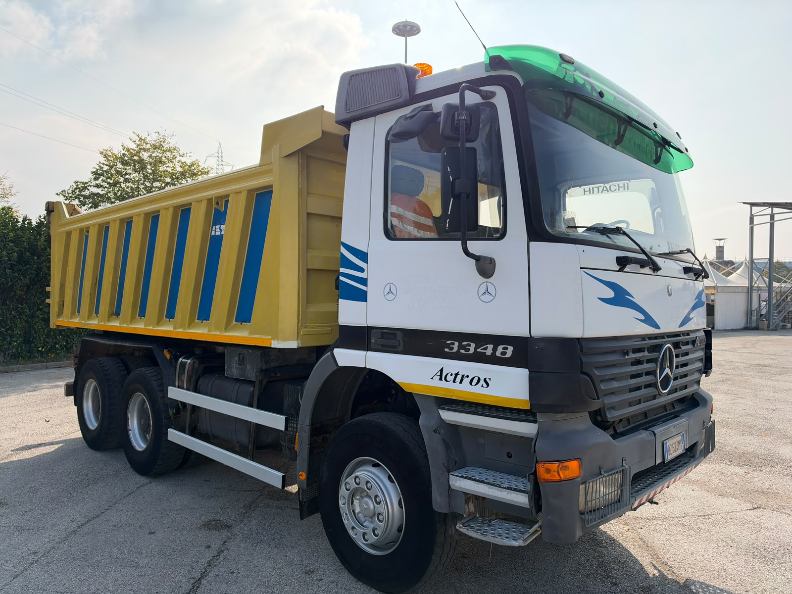 MERCEDES BENZ ACTROS 3348 con CASSONE RIBALTABILE POSTERIORE