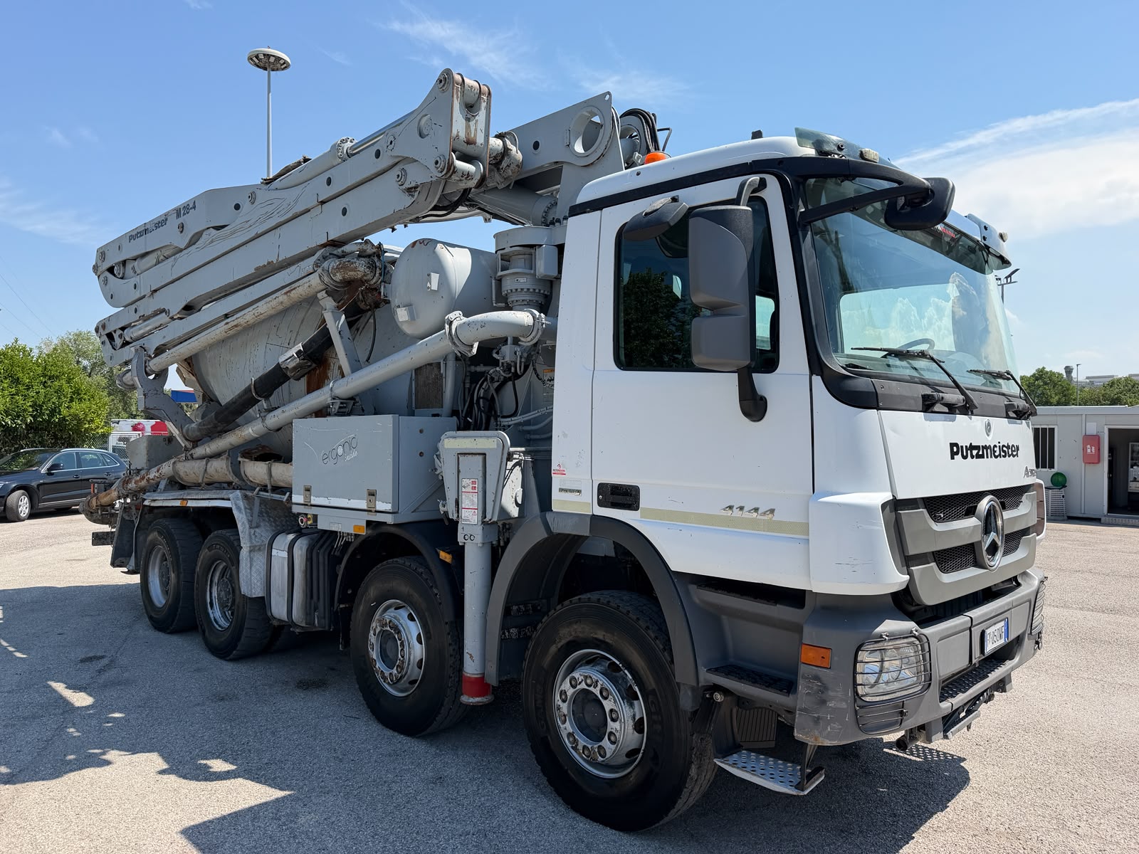 MERCEDES BENZ Actros 4144 B con betonpompa Putzmeister 28m